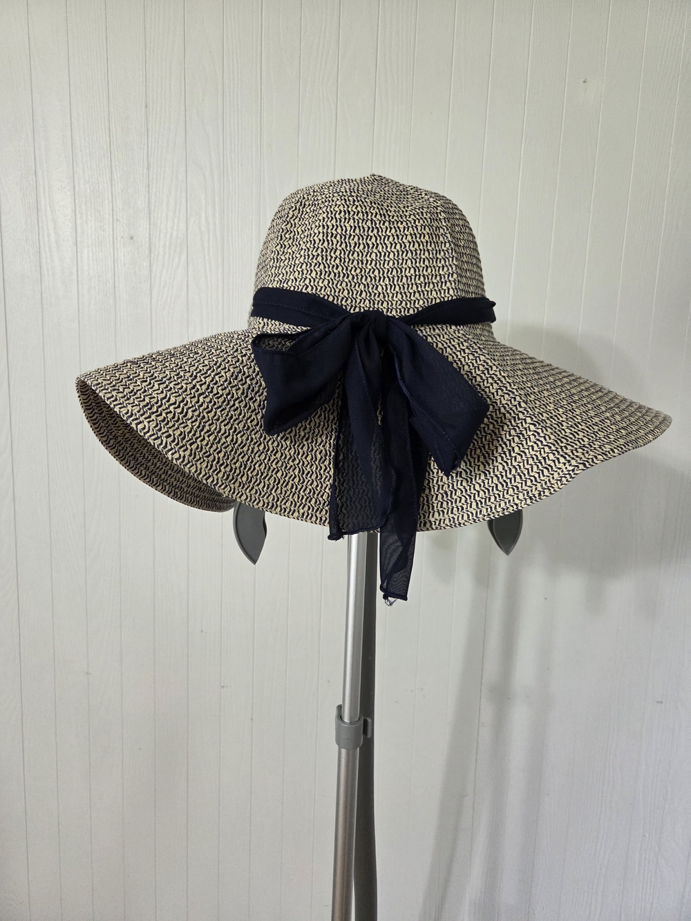 Wasolola Beige & Navy Paper Straw Wide Brim Sun Hat with Navy Bow